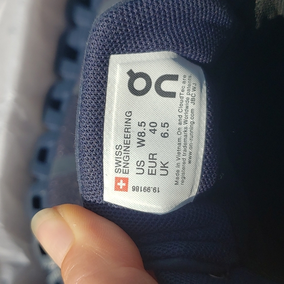 On Running Cloud Waterproof Sneakers - Picture 12 of 13